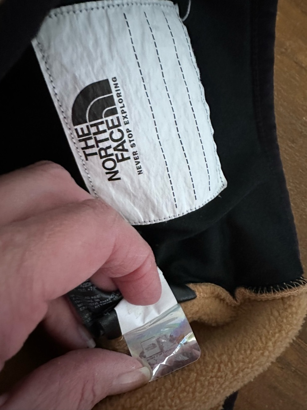 The North Face Two-Tone Sherpa Jacket in Beige and Black boys XL 14/16 - Picture 8 of 10